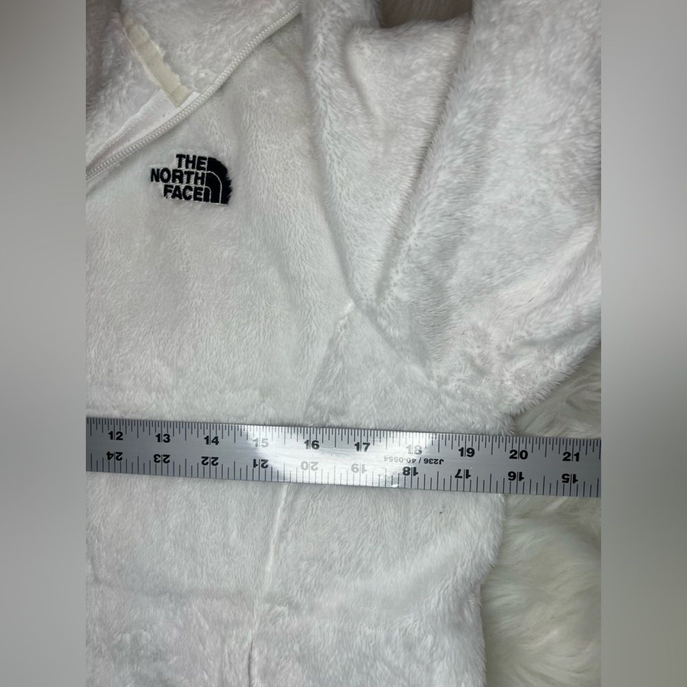 The North Face woman’s super soft zip up sweater size medium - Picture 7 of 7